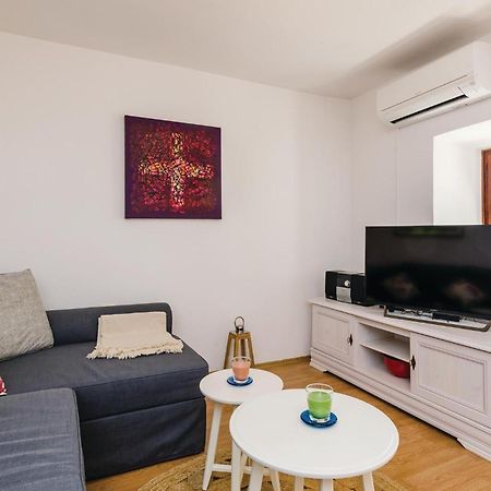 Beautiful Home In Oslje With Kitchen Εξωτερικό φωτογραφία