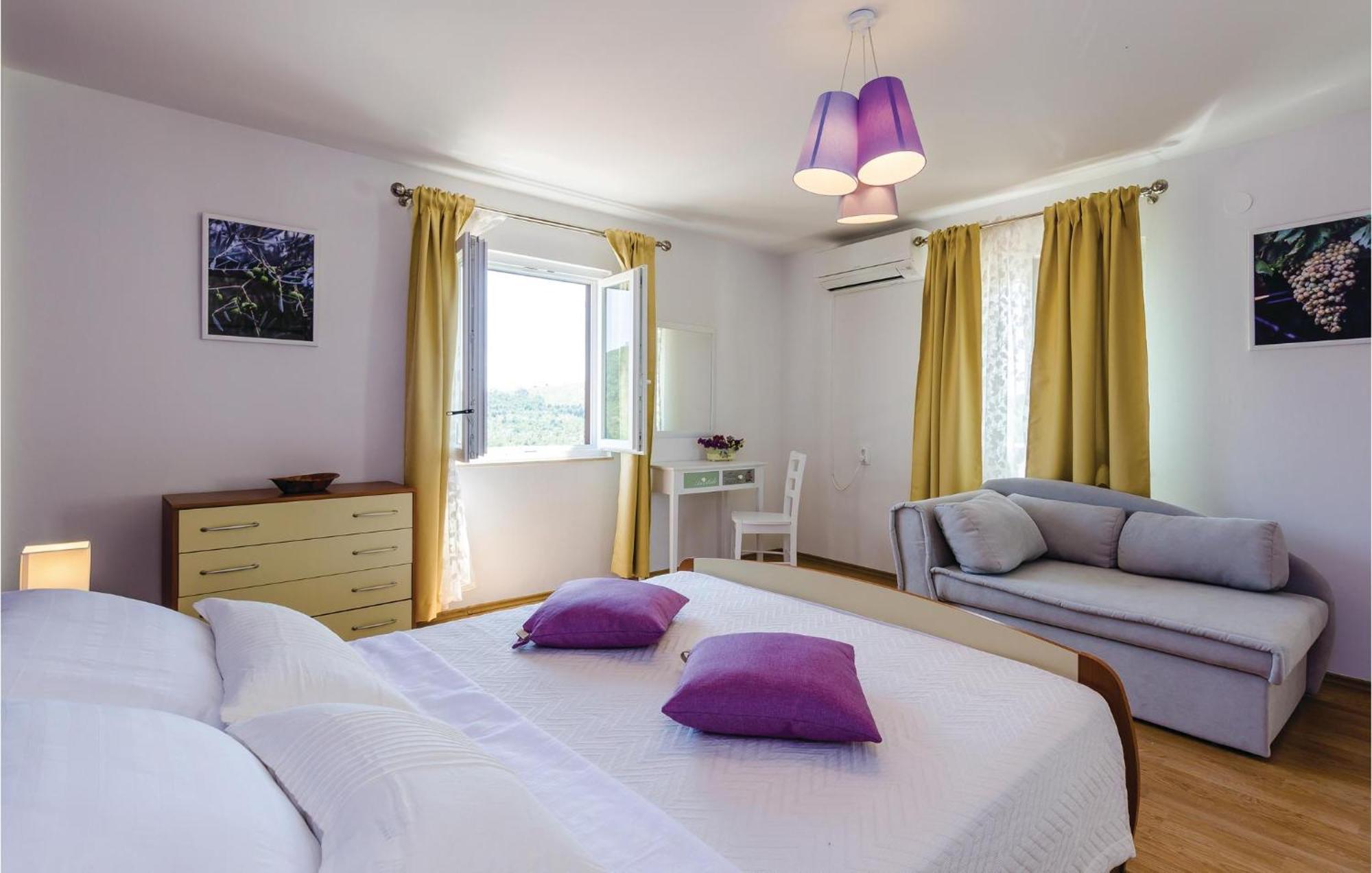 Beautiful Home In Oslje With Kitchen Εξωτερικό φωτογραφία